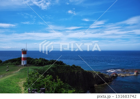 夏の津軽半島 高野埼灯台から北海道を望む 夏の津軽半島 高野埼灯台から北海道を望む 131683742