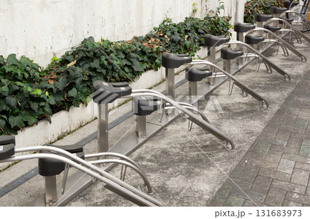 ロック式駐輪場の自転車スタンド ロック式駐輪場の自転車スタンド 131683973