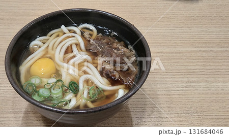 駅のホームで食べるスタミナうどん 駅のホームで食べるスタミナうどん 131684046