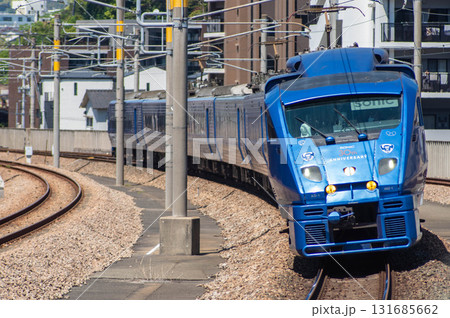 千早駅ホームから望む特急列車ソニック 131685662