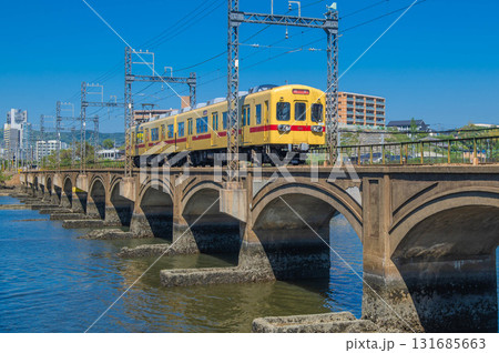 名島川橋梁を通過する西鉄600形電車 131685663