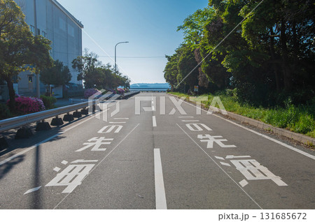 「この先海」の路面標示 「この先海」の路面標示 131685672