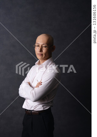 スーツを着た男性 ポートレート スーツを着た男性 ポートレート 131686156