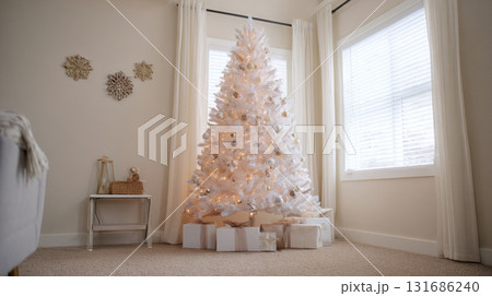 White Christmas tree decorates White Christmas tree decorates 131686240