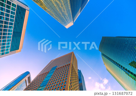 日本の東京都市景観 汐留のオフィス街などを望む。新時代へ 131687072