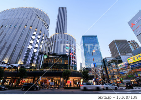 大阪梅田のビル群の夕景 (大阪市北区梅田) 大阪梅田のビル群の夕景 (大阪市北区梅田) 131687139