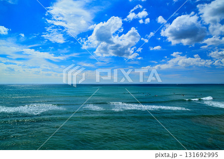 湘南海岸 稲村ヶ崎公園からの相模湾と秋の白い雲 湘南海岸 稲村ヶ崎公園からの相模湾と秋の白い雲 131692995