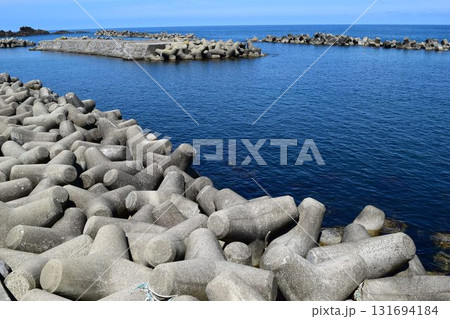 海岸の波消しブロック 海岸の波消しブロック 131694184