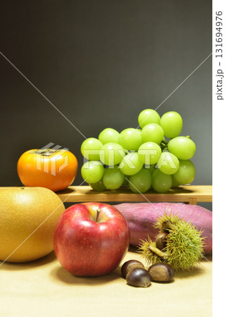 秋の食べ物 野菜と果物 秋の食べ物 野菜と果物 131694976