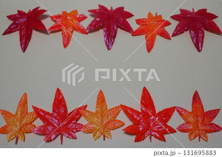もみじの葉の背景写真　コピースペースあり 131695883