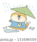 雨の日に元気いっぱい水たまりで遊ぶ子犬｜かわいい子ども向けイラスト素材 131696509
