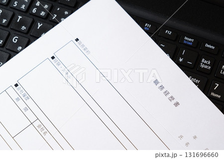 職務経歴書 - 会社を辞めて転職活動を始めるため、これまでの職歴をまとめた職務経歴書を準備する 職務経歴書 - 会社を辞めて転職活動を始めるため、これまでの職歴をまとめた職務経歴書を準備する 131696660