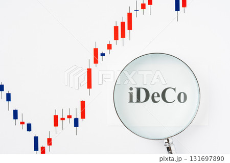 白背景に虫眼鏡で拡大したiDeCo(イデコ)の文字とローソク足チャート 白背景に虫眼鏡で拡大したiDeCo(イデコ)の文字とローソク足チャート 131697890