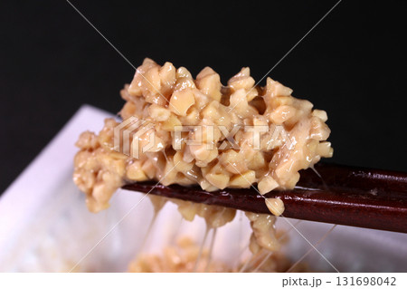ひきわり納豆を食べる ひきわり納豆を食べる 131698042