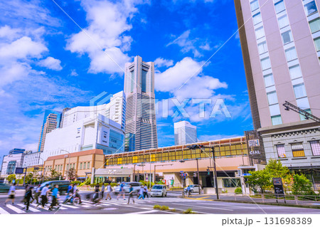 日本の横浜都市景観10月5日。桜木町駅や桜木町二丁目交差点、横浜ランドマークタワーなどを望む 日本の横浜都市景観10月5日。桜木町駅や桜木町二丁目交差点、横浜ランドマークタワーなどを望む 131698389
