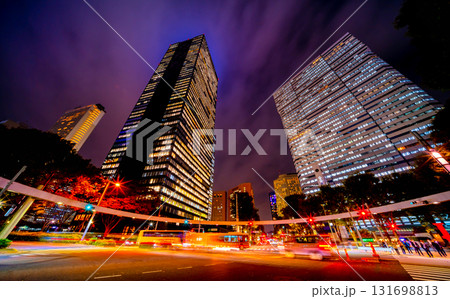 東京・新宿超高層ビル街夜景 131698813
