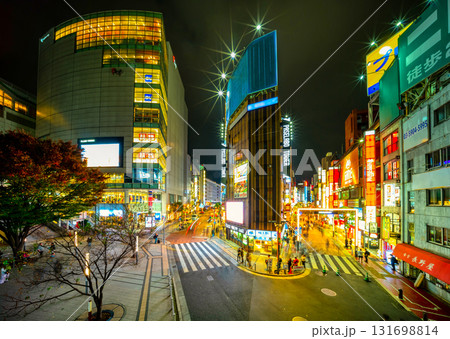 東京・新宿駅前夜景 東京・新宿駅前夜景 131698814