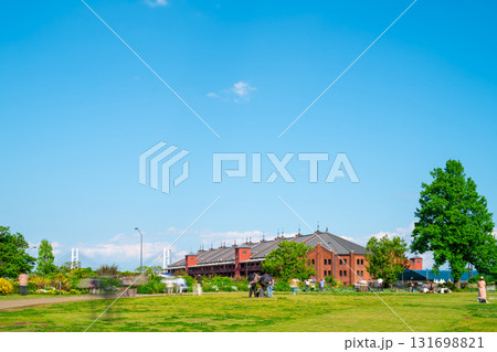 横浜・新港中央広場と赤レンガ倉庫 131698821