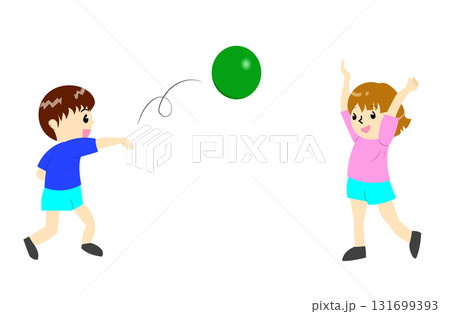 キャッチボールをする子ども達 131699393