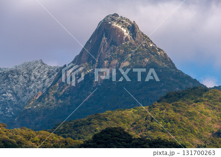 七五岳 まるでマッターホルン 世界自然遺産屋久島(冬 七五岳 まるでマッターホルン 世界自然遺産屋久島(冬 131700263