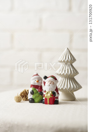 クリスマスイメージ　ミニチュアツリー 131700920