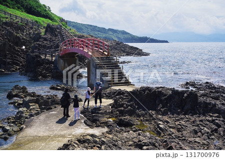 夏の津軽半島 高野埼から海にのびる遊歩道と潮騒橋 夏の津軽半島 高野埼から海にのびる遊歩道と潮騒橋 131700976