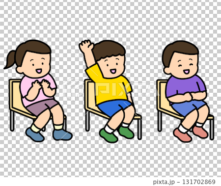 授業を聞くアジア人の子供たち 3人 挙手あり机なし 授業を聞くアジア人の子供たち 3人 挙手あり机なし 131702869