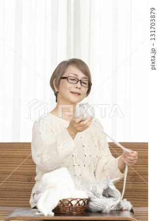 編み物をするシニア女性 編み物をするシニア女性 131703879