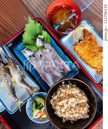 初夏の味覚「鮎料理」塩焼き、刺身、フライ、ご飯 131706138