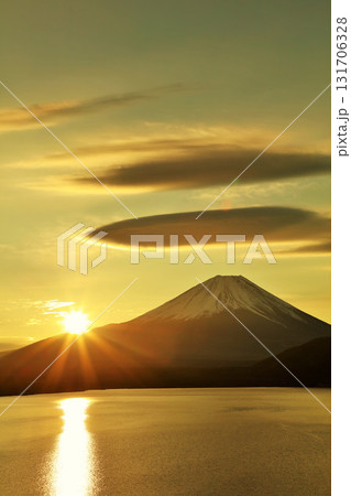日本の夜明け　富士山と太陽 131706328