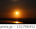 海から見る日の出 131706452