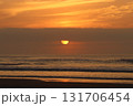 海から見る日の出 131706454