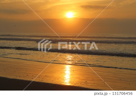 海から見る日の出 海から見る日の出 131706456