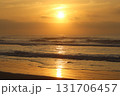 海から見る日の出 131706457