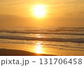 海から見る日の出 131706458
