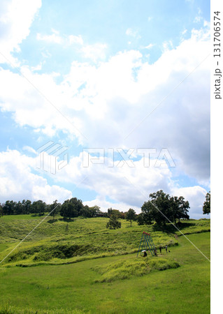 大分県玖珠町 伐株山山頂の緑の草原 爽やかな風景 大分県玖珠町 伐株山山頂の緑の草原 爽やかな風景 131706574
