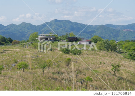 秋吉台　若竹山山頂から見る秋吉台カルスト展望台 131706914
