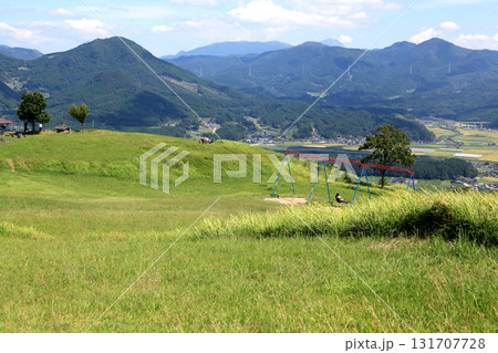 大分県玖珠町 伐株山山頂の緑の草原 爽やかな風景 大分県玖珠町 伐株山山頂の緑の草原 爽やかな風景 131707728
