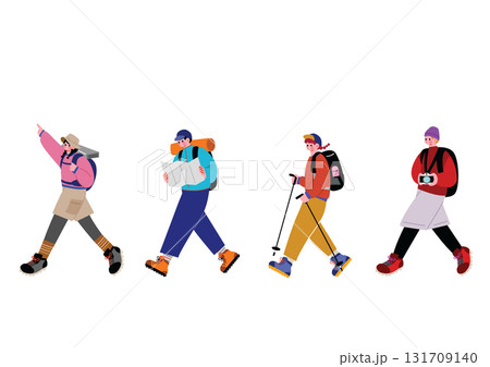 登山を楽しむ男女 131709140