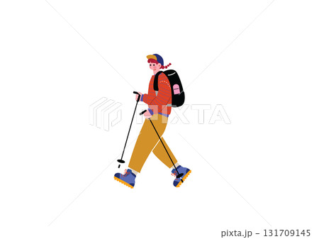 登山を楽しむ女性 131709145