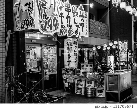 昭和の香りが残る神戸新開地の商店街 131709671