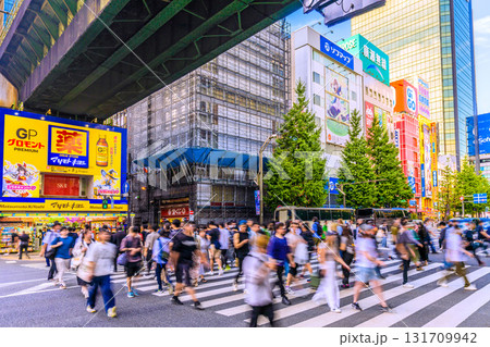 日本の東京都市景観10月2日…若者や外国人観光客らで賑わう秋葉原。GIGO秋葉原1号館8/31閉店… 日本の東京都市景観10月2日…若者や外国人観光客らで賑わう秋葉原。GIGO秋葉原1号館8/31閉店… 131709942