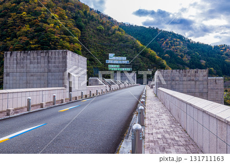 静岡県　長島ダム・秋景色 131711163