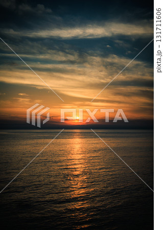オホーツク海に沈む一日の終わり オホーツク海に沈む一日の終わり 131711606