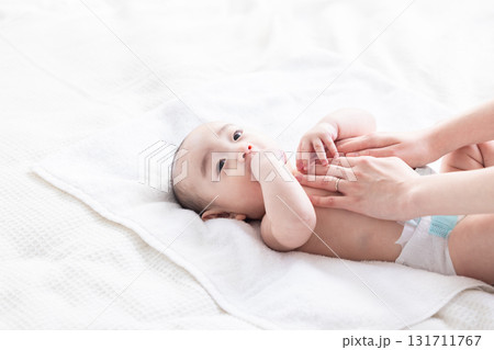 赤ちゃんと母親 131711767