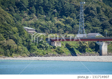 浜松市の天竜川と飛竜大橋の風景(静岡県) 浜松市の天竜川と飛竜大橋の風景(静岡県) 131714907