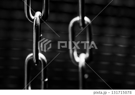 Thick steel chains look heavy Thick steel chains look heavy 131715078
