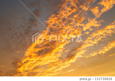 台風前の鮮やかな夕焼け空 131716028