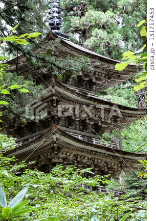 山形県羽黒山神社の出羽三山の東北最古の五重塔は国宝に指定 131717483