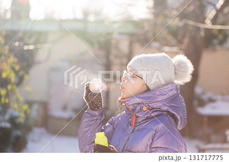Mindful outdoor play with winter bubbles Mindful outdoor play with winter bubbles 131717775